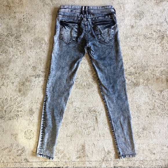Bebe Mineral Washed Skinny Jeans - Picture 4 of 6